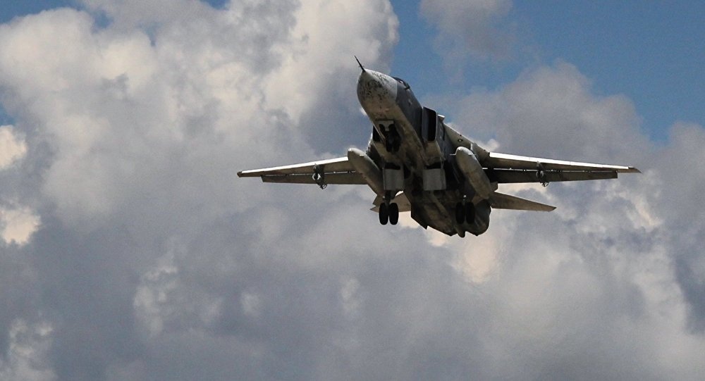 “Kiếm sĩ bầu trời” Su-24 lượn áp sát tàu sân bay NATO trên biển Baltic