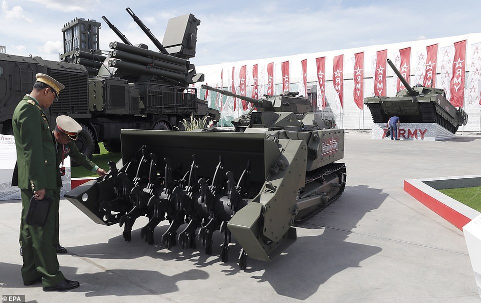 Nga “khoe” dàn khí tài uy lực, độc đáo tại triển lãm quân sự