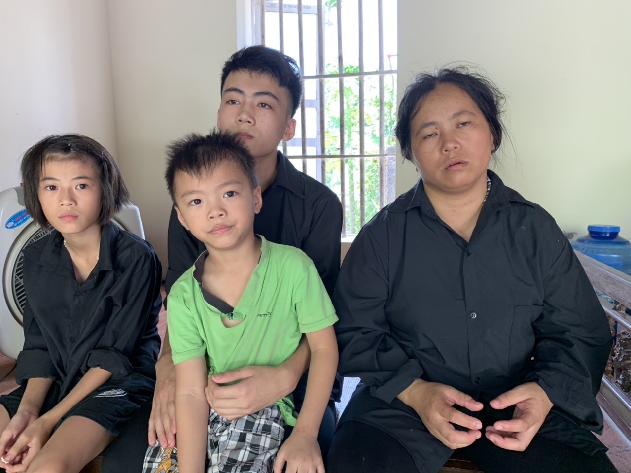Bạn đọc Dân trí giúp đỡ gia đình người đàn ông trụ cột bị chết thảm số tiền gần 260 triệu đồng - 6 Bạn đọc Dân trí giúp đỡ gia đình người đàn ông trụ cột bị chết thảm số tiền gần 260 triệu đồng - 6