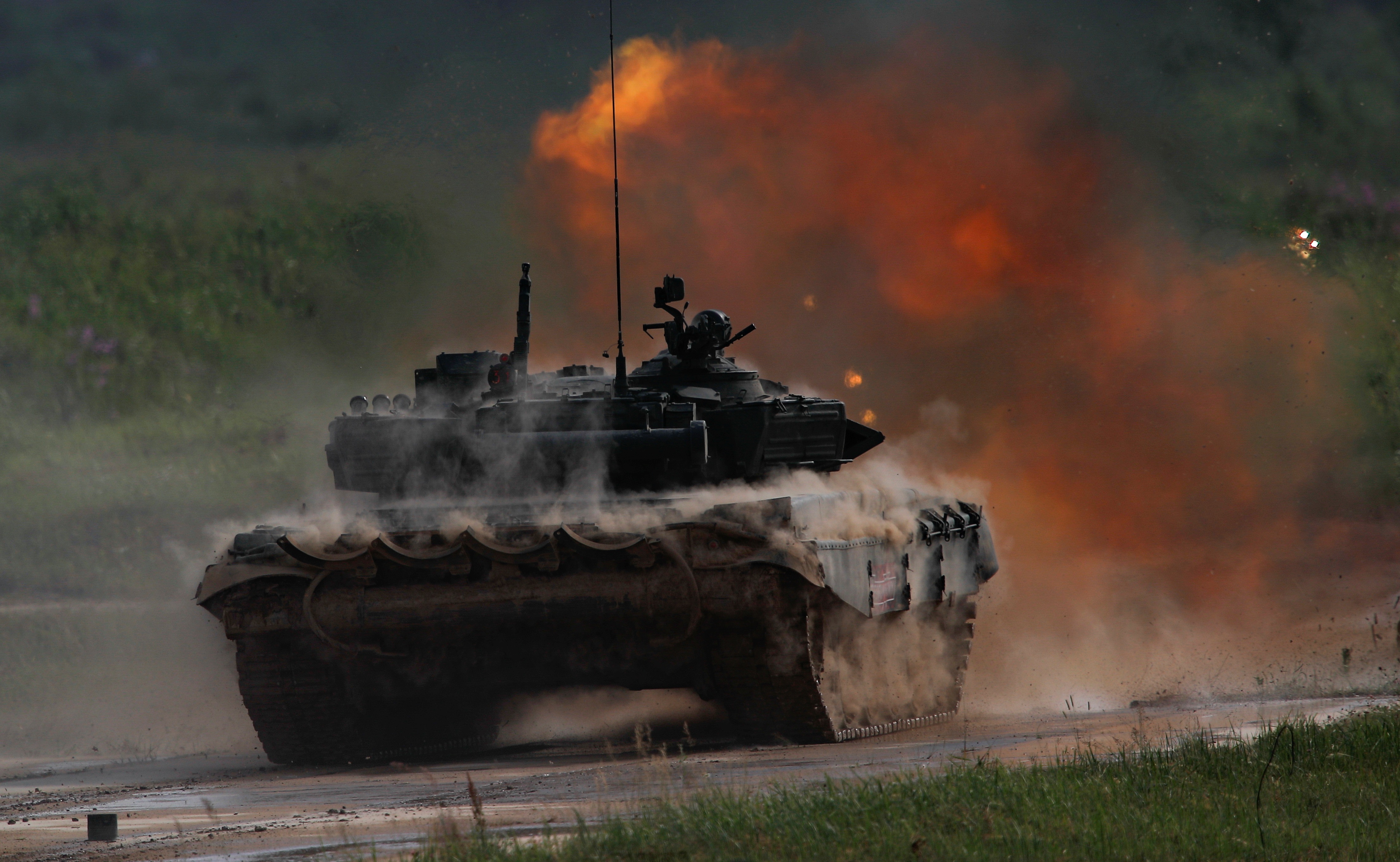 Ấn tượng dàn vũ khí Nga khai hỏa tại triển lãm quân sự