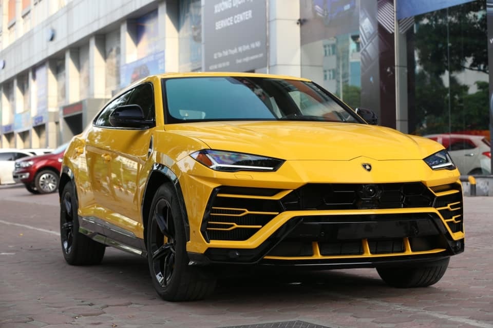 Lamborghini Urus 21 tỷ màu độc về tay đại gia Sài Gòn | Báo Dân trí