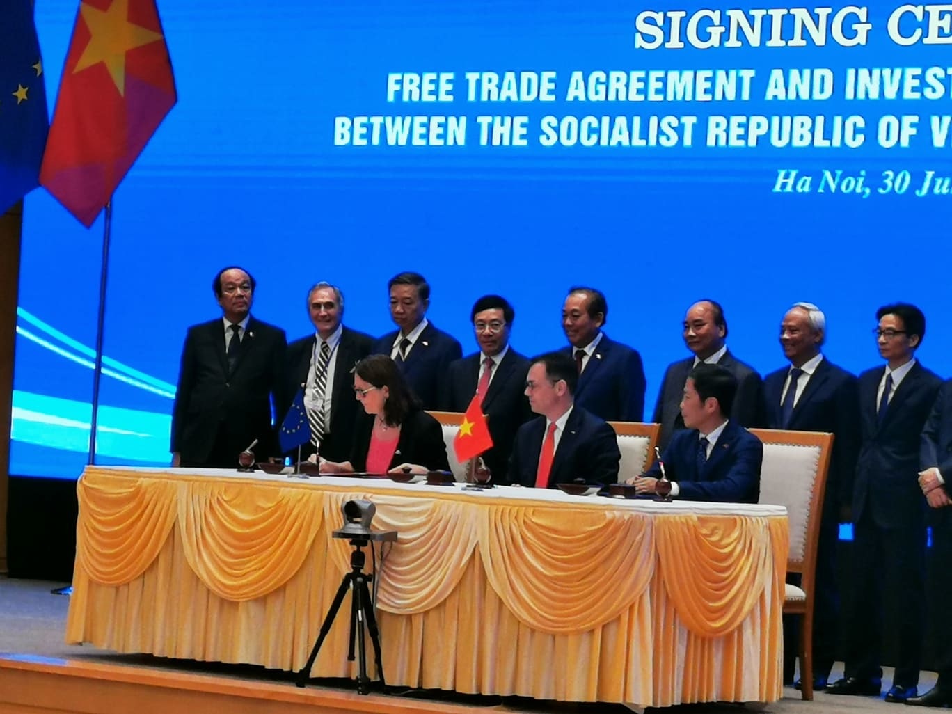 Họp báo sau lễ ký kết EVFTA, Bộ trưởng Trần Tuấn Anh: Xuất khẩu, GDP của VN sẽ tăng trưởng mạnh mẽ - 2 Họp báo sau lễ ký kết EVFTA, Bộ trưởng Trần Tuấn Anh: Xuất khẩu, GDP của VN sẽ tăng trưởng mạnh mẽ - 2