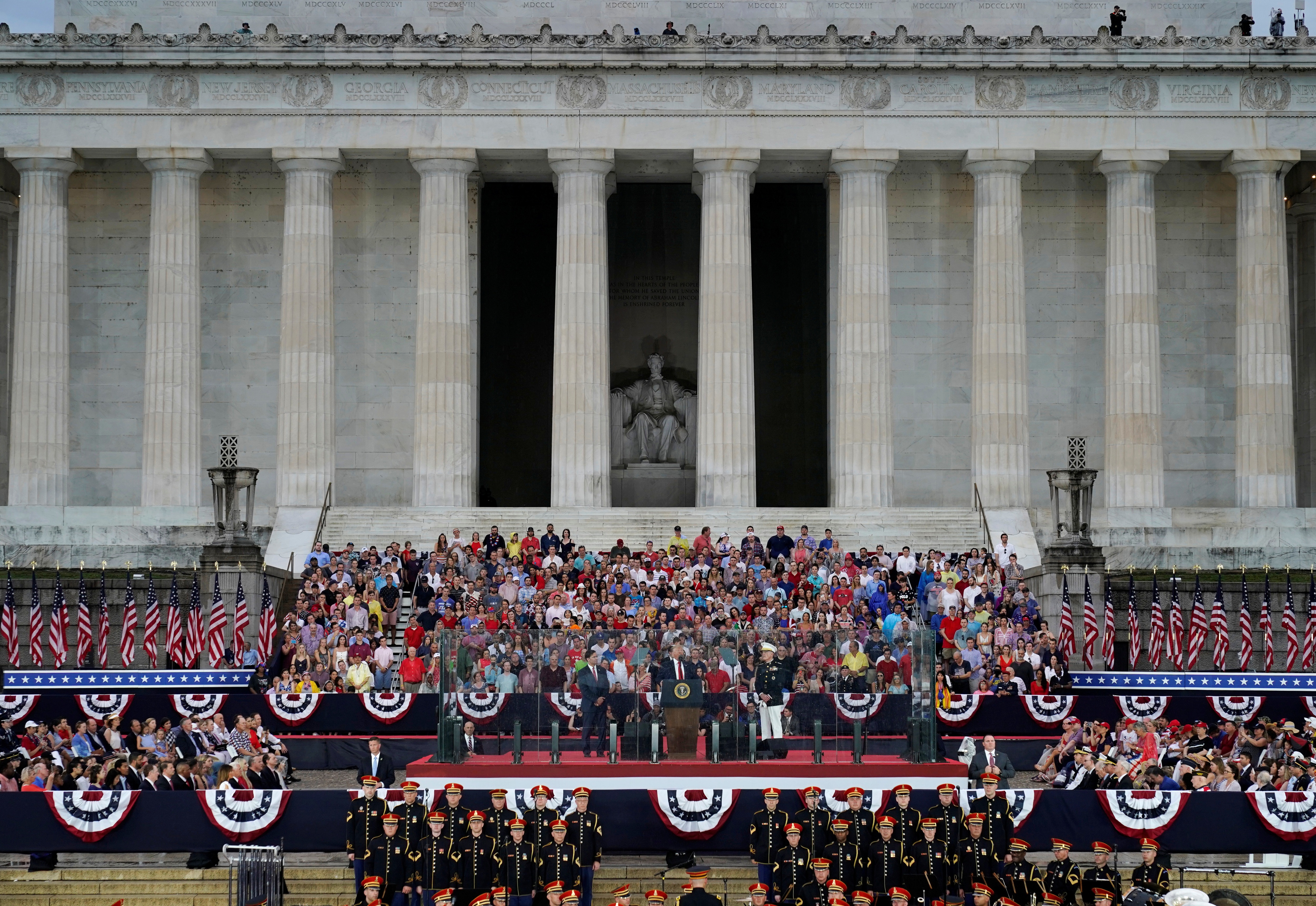 Dàn máy bay quân sự phô diễn sức mạnh kỷ niệm Quốc khánh Mỹ