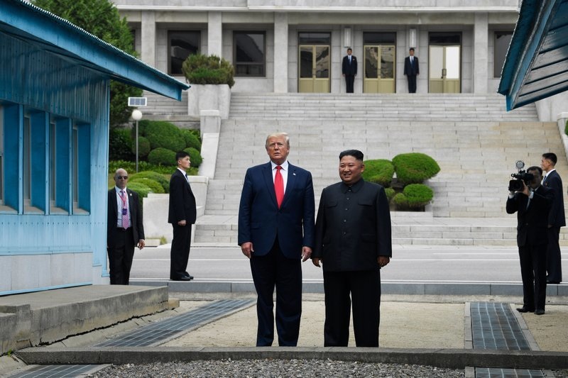 Rộ tin đặc vụ Mỹ không đi cùng bảo vệ ông Trump sang đất Triều Tiên