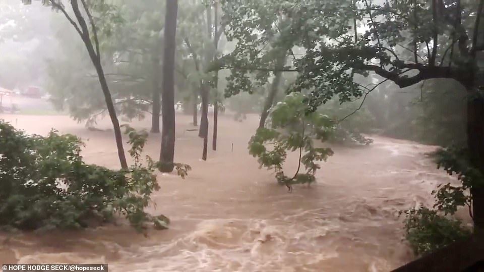 Thủ đô Wasington ngập nặng vì mưa lớn, Nhà Trắng cũng không thoát