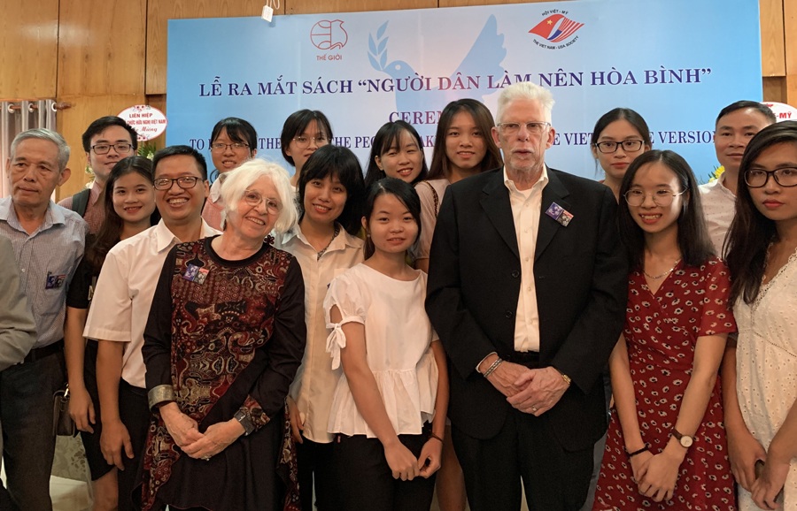 6 nhà hoạt động hòa bình Mỹ nhận Kỷ niệm chương của Việt Nam