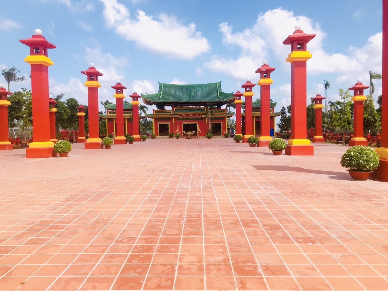 Đến Cáp treo Núi Sam, mãn nhãn với các điểm tham quan - 4 Đến Cáp treo Núi Sam, mãn nhãn với các điểm tham quan - 4