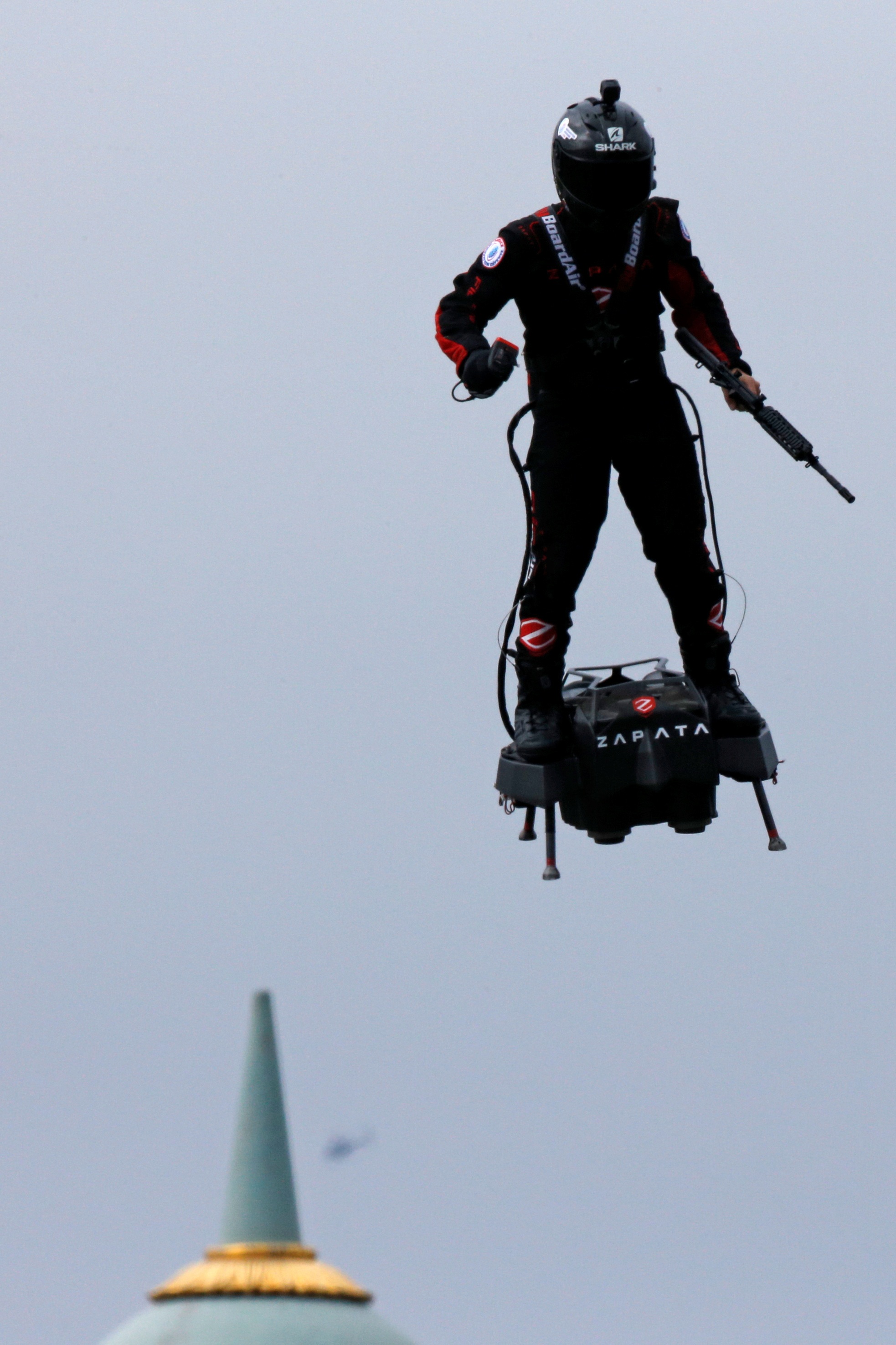 Độc đáo màn trình diễn “lính bay” trong diễu binh quốc khánh Pháp