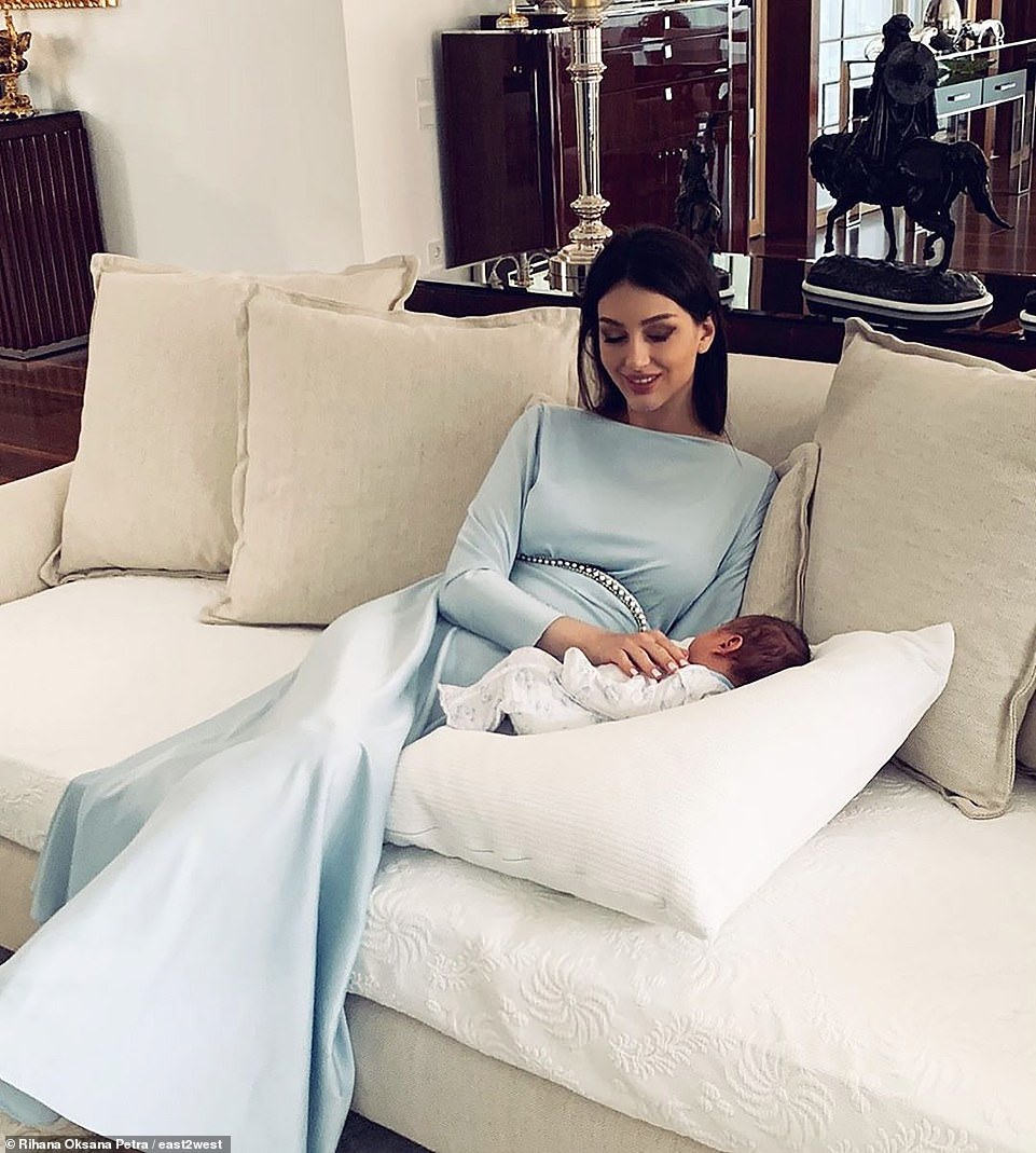 Luật sư lên tiếng về tin đồn cựu Hoa hậu Nga ly hôn cựu vương Malaysia