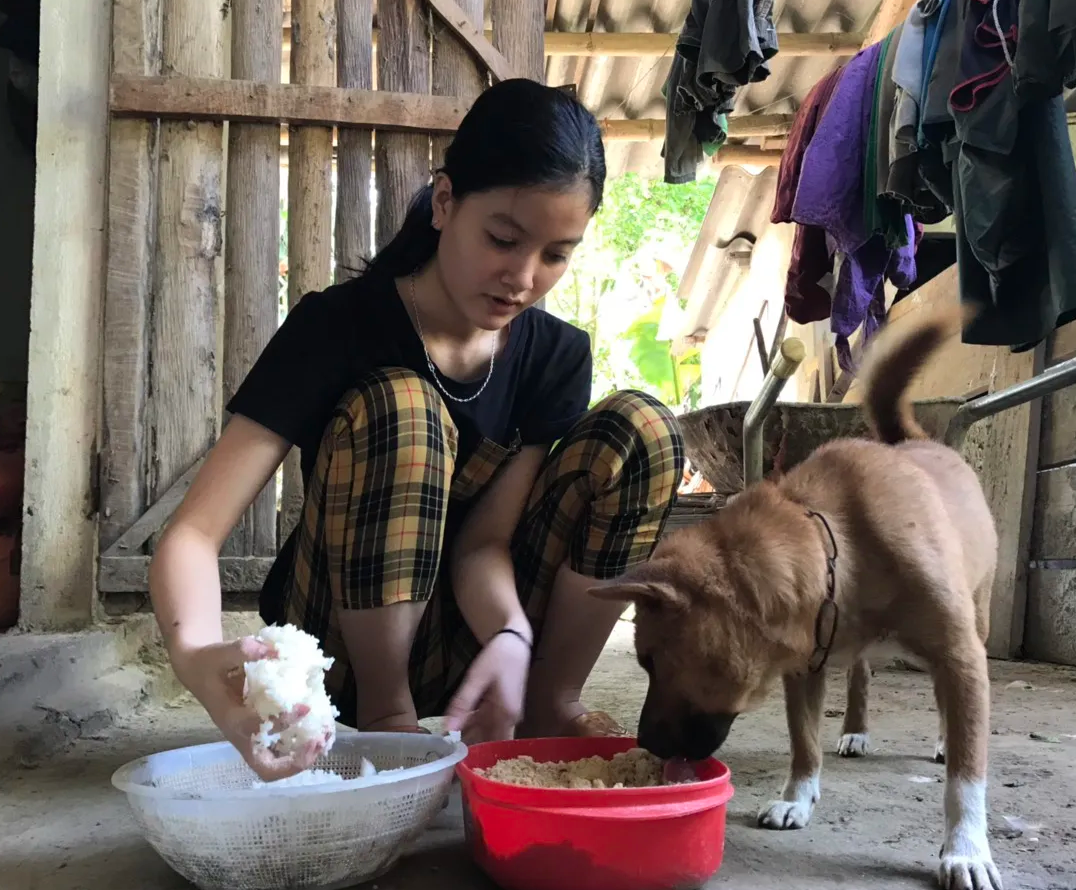 Về bản làng gặp nữ sinh có tổng điểm khối C đạt 30,25 - 1 Về bản làng gặp nữ sinh có tổng điểm khối C đạt 30,25 - 1