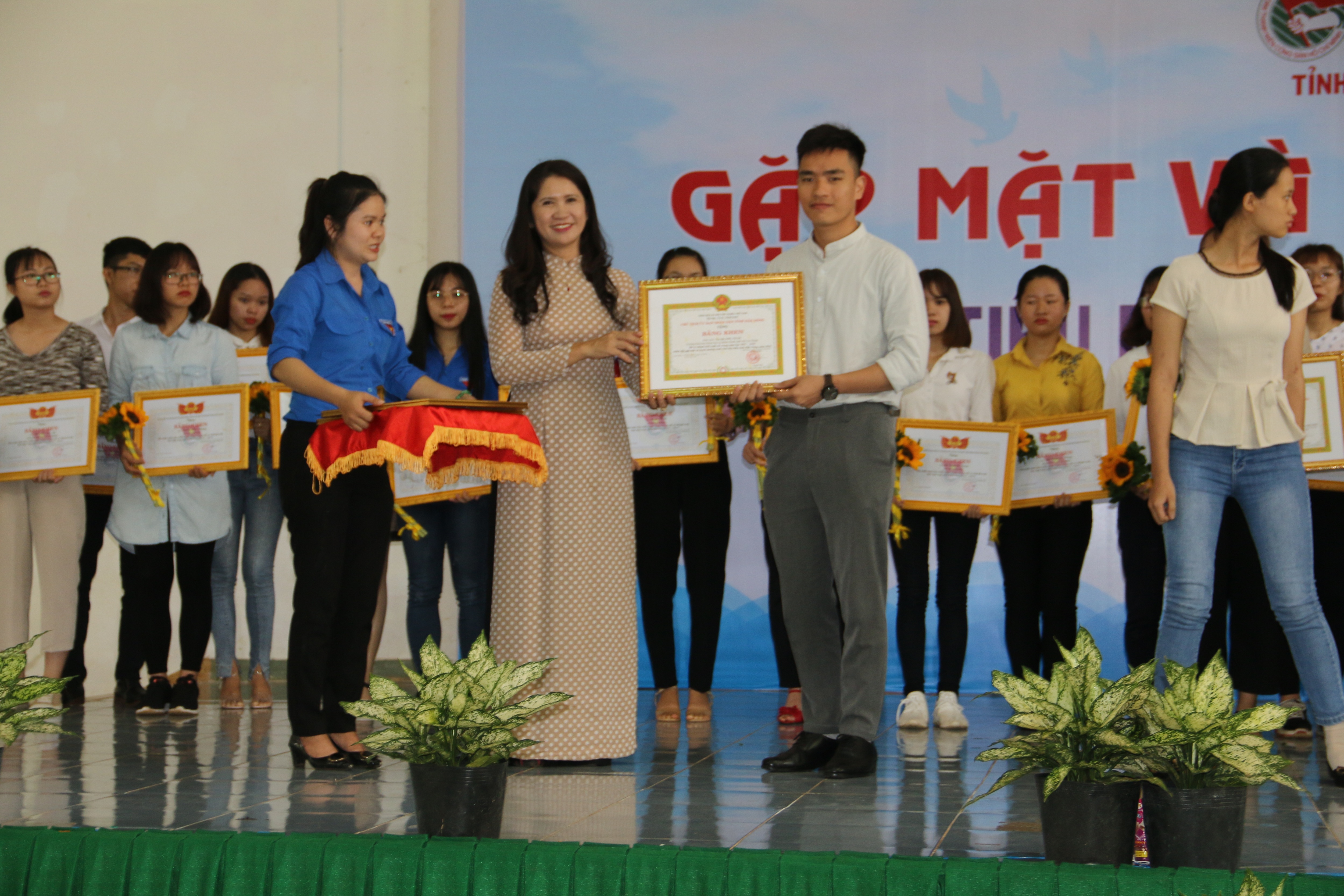 Đắk Nông: Tuyên dương 123 sinh viên tiêu biểu năm 2019 - 2 Đắk Nông: Tuyên dương 123 sinh viên tiêu biểu năm 2019 - 2