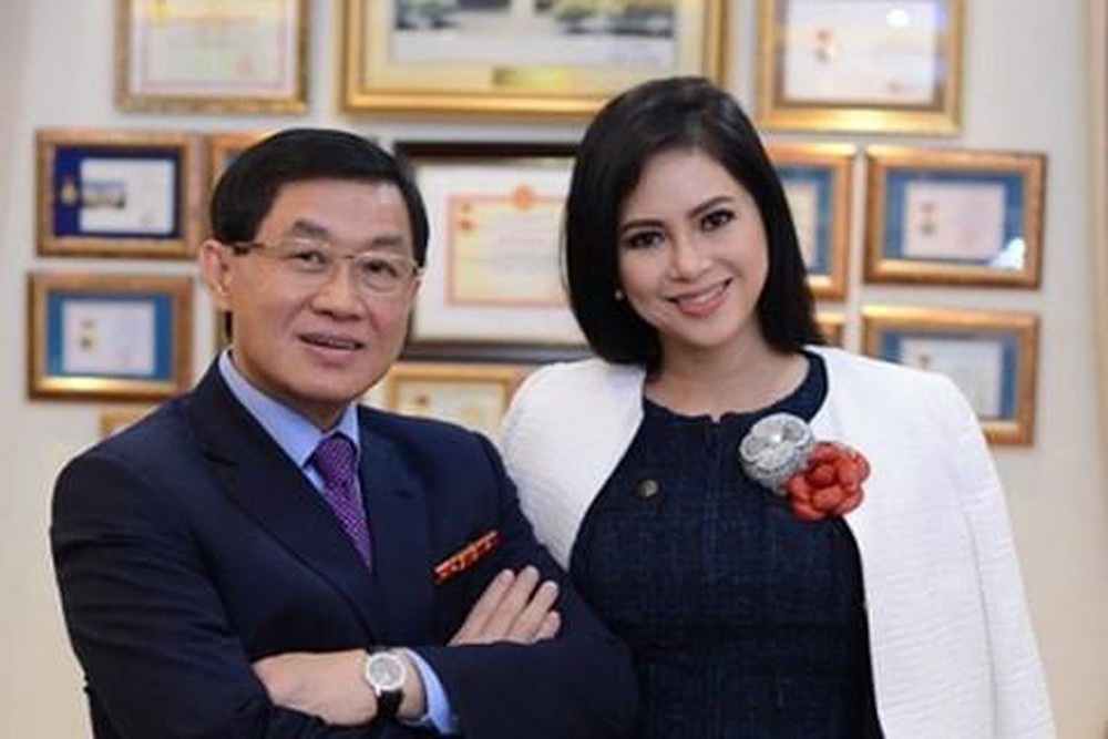 Nhà chồng “siêu giàu” của Hà Tăng đang thắng lớn với giá cổ phiếu