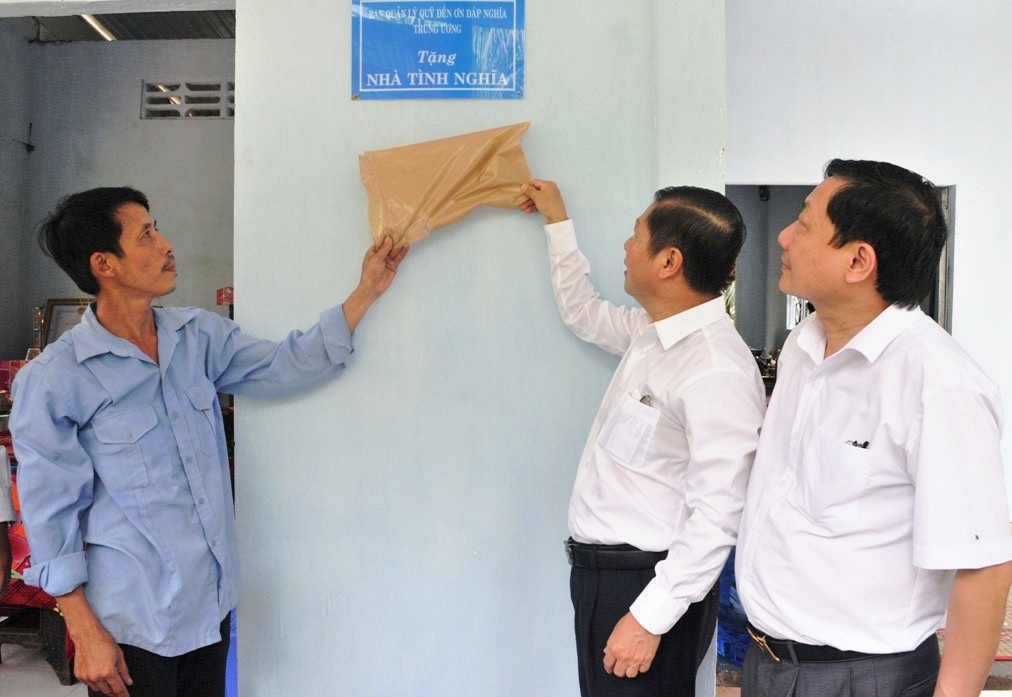 Bộ LĐ-TBXH trao nhà tình nghĩa đến gia đình chính sách ở Vĩnh Long - 5 Bộ LĐ-TBXH trao nhà tình nghĩa đến gia đình chính sách ở Vĩnh Long - 5