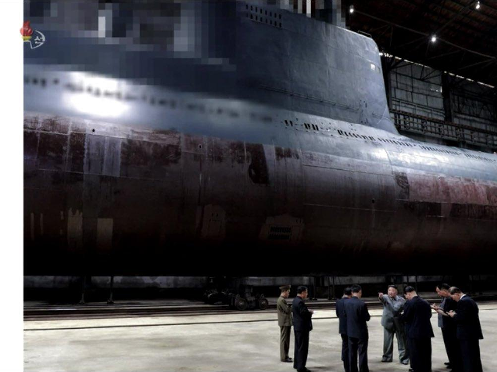 Chuyên gia “giải mã” hình ảnh tàu ngầm mới hé lộ của Triều Tiên