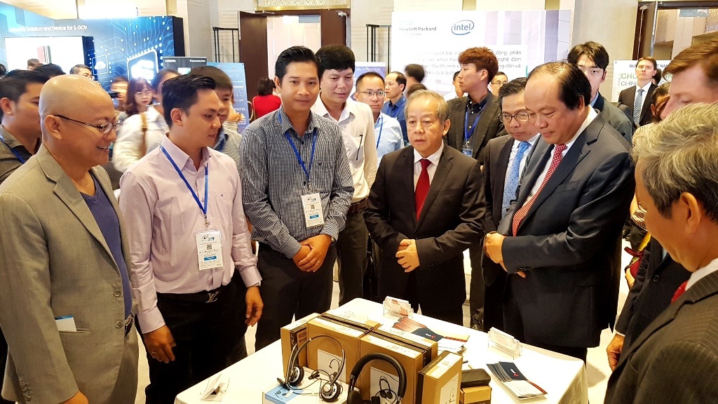 Xây dựng Chính phủ điện tử lấy người dân, doanh nghiệp làm trung tâm - 8 Xây dựng Chính phủ điện tử lấy người dân, doanh nghiệp làm trung tâm - 8