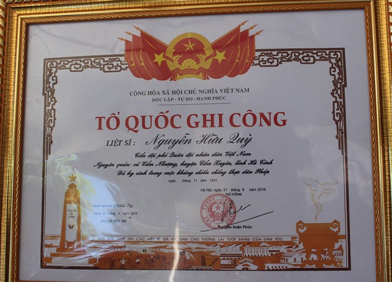 Vụ có tên trên Đài tưởng niệm nhưng không được công nhận liệt sĩ: Con trai đón nhận Bằng Tổ quốc ghi công của cha - 3 Vụ có tên trên Đài tưởng niệm nhưng không được công nhận liệt sĩ: Con trai đón nhận Bằng Tổ quốc ghi công của cha - 3