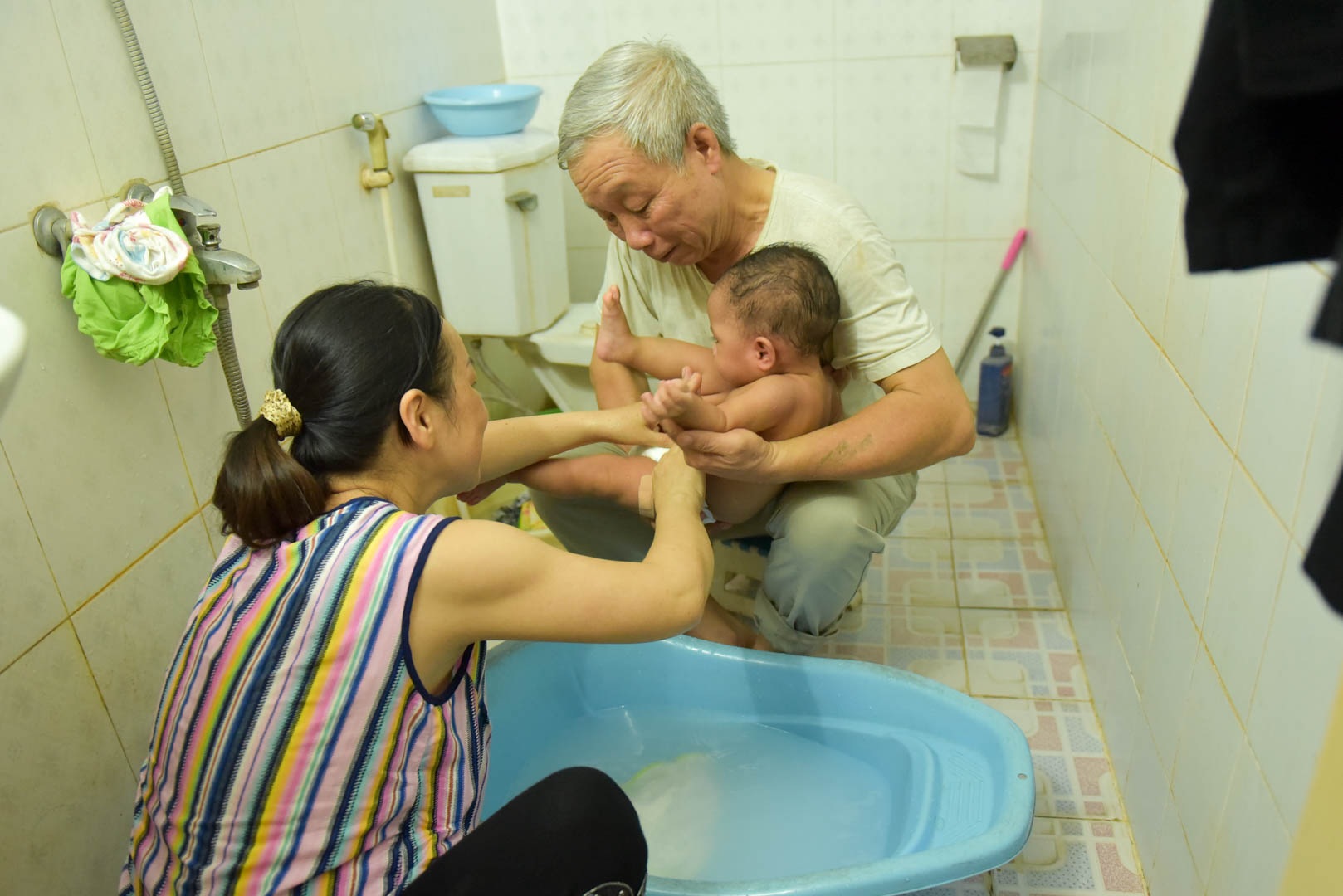 Sinh con ở tuổi 60: Kỳ tích sau 10 năm ròng rã đi tìm con - 9 Sinh con ở tuổi 60: Kỳ tích sau 10 năm ròng rã đi tìm con - 9