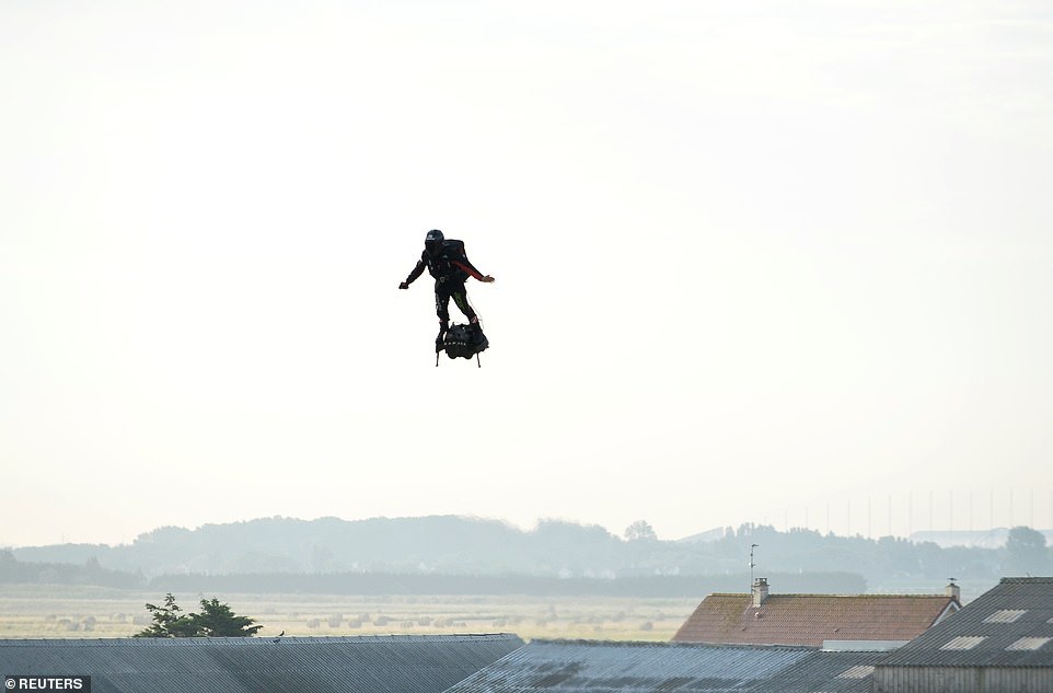 “Người bay” Pháp lập kỷ lục vượt eo biển Anh thành công