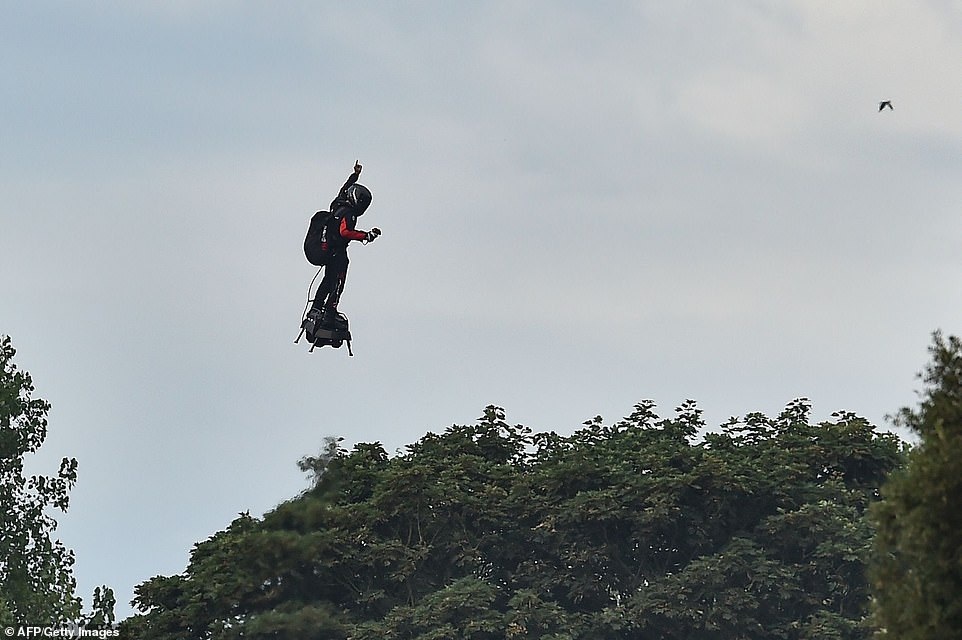 “Người bay” Pháp lập kỷ lục vượt eo biển Anh thành công
