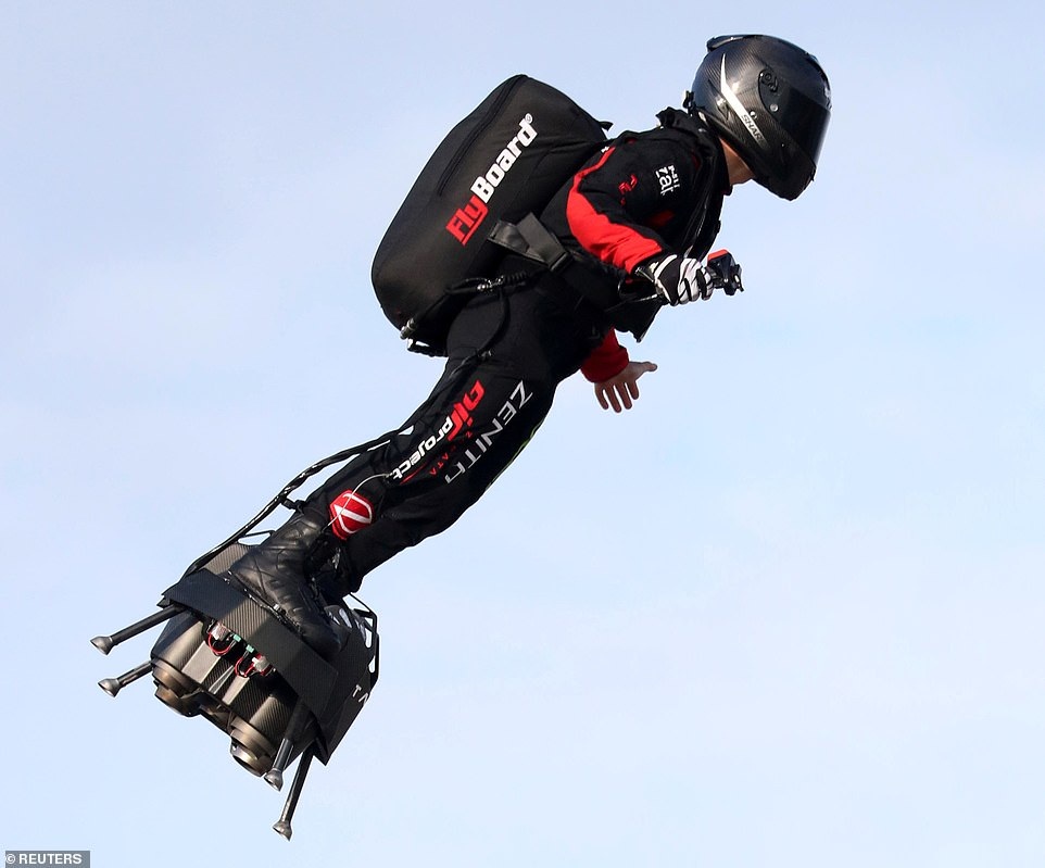 “Người bay” Pháp lập kỷ lục vượt eo biển Anh thành công