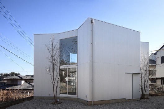 Không gian sống tuyệt đẹp tái định nghĩa “kiến trúc container” của người Nhật - 1