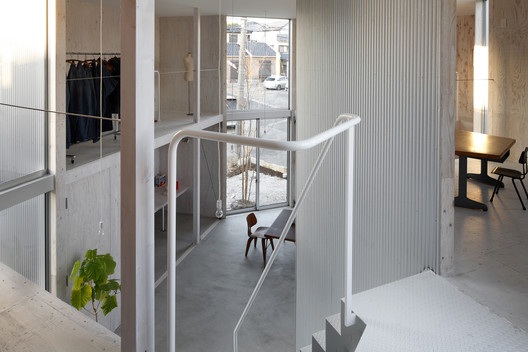 Không gian sống tuyệt đẹp tái định nghĩa “kiến trúc container” của người Nhật - 10