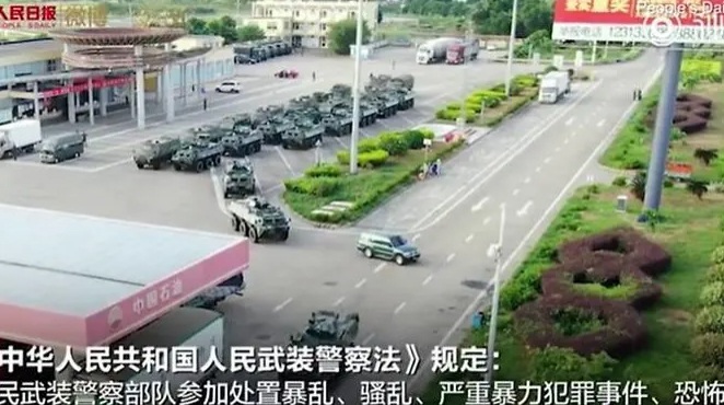 Xe thiết giáp Trung Quốc xuất hiện gần Hong Kong