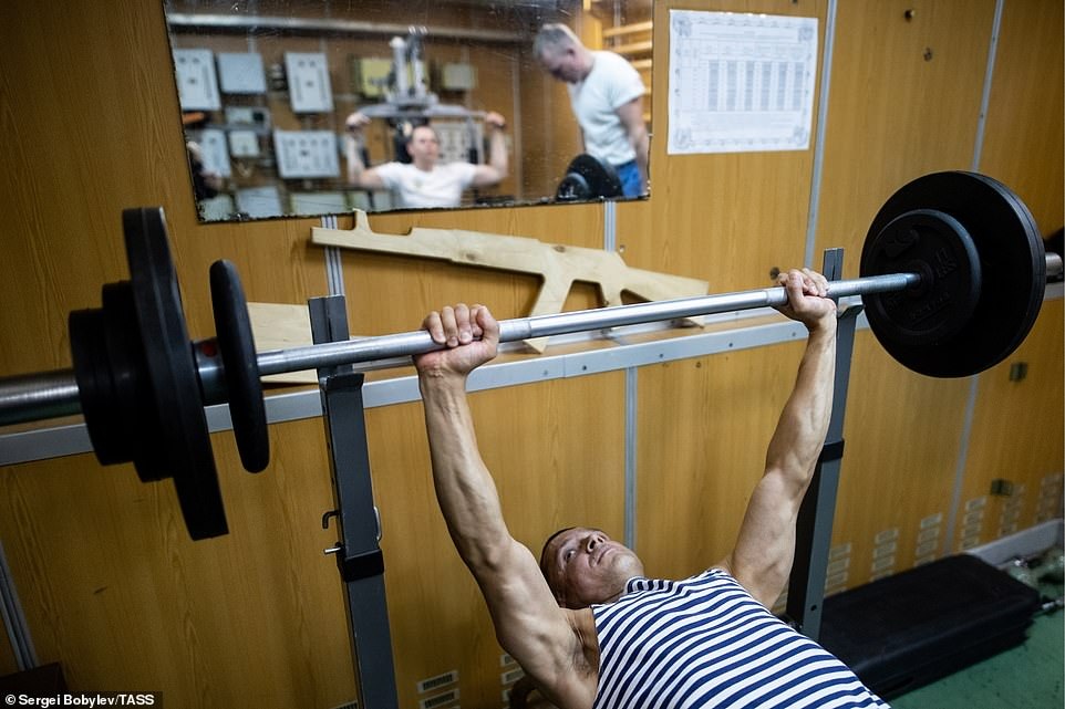 Cuộc sống nhà binh bên trong tàu ngầm lớn nhất thế giới của Nga