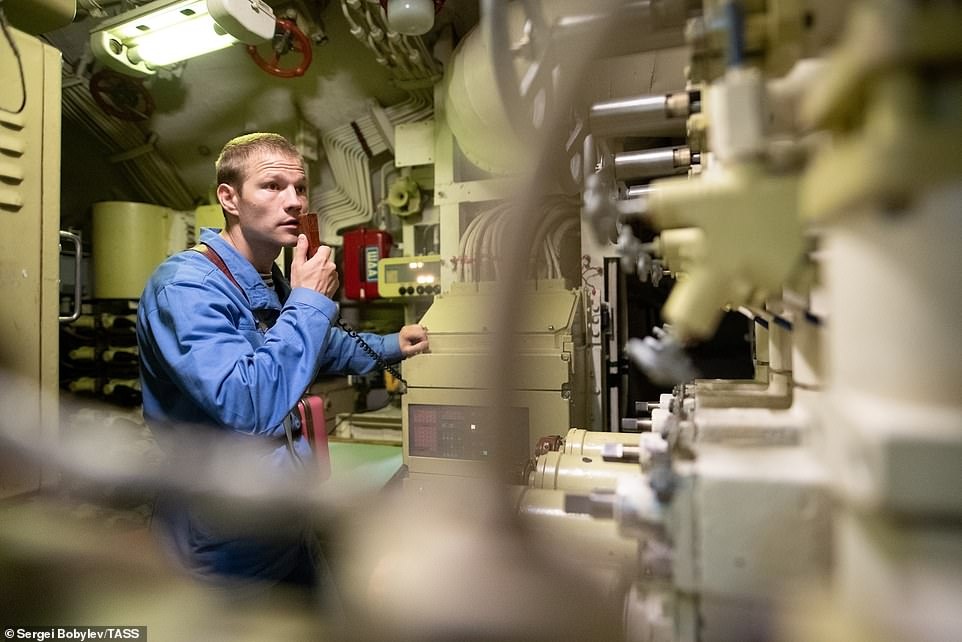 Cuộc sống nhà binh bên trong tàu ngầm lớn nhất thế giới của Nga