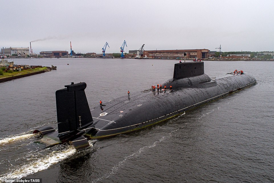 Cuộc sống nhà binh bên trong tàu ngầm lớn nhất thế giới của Nga