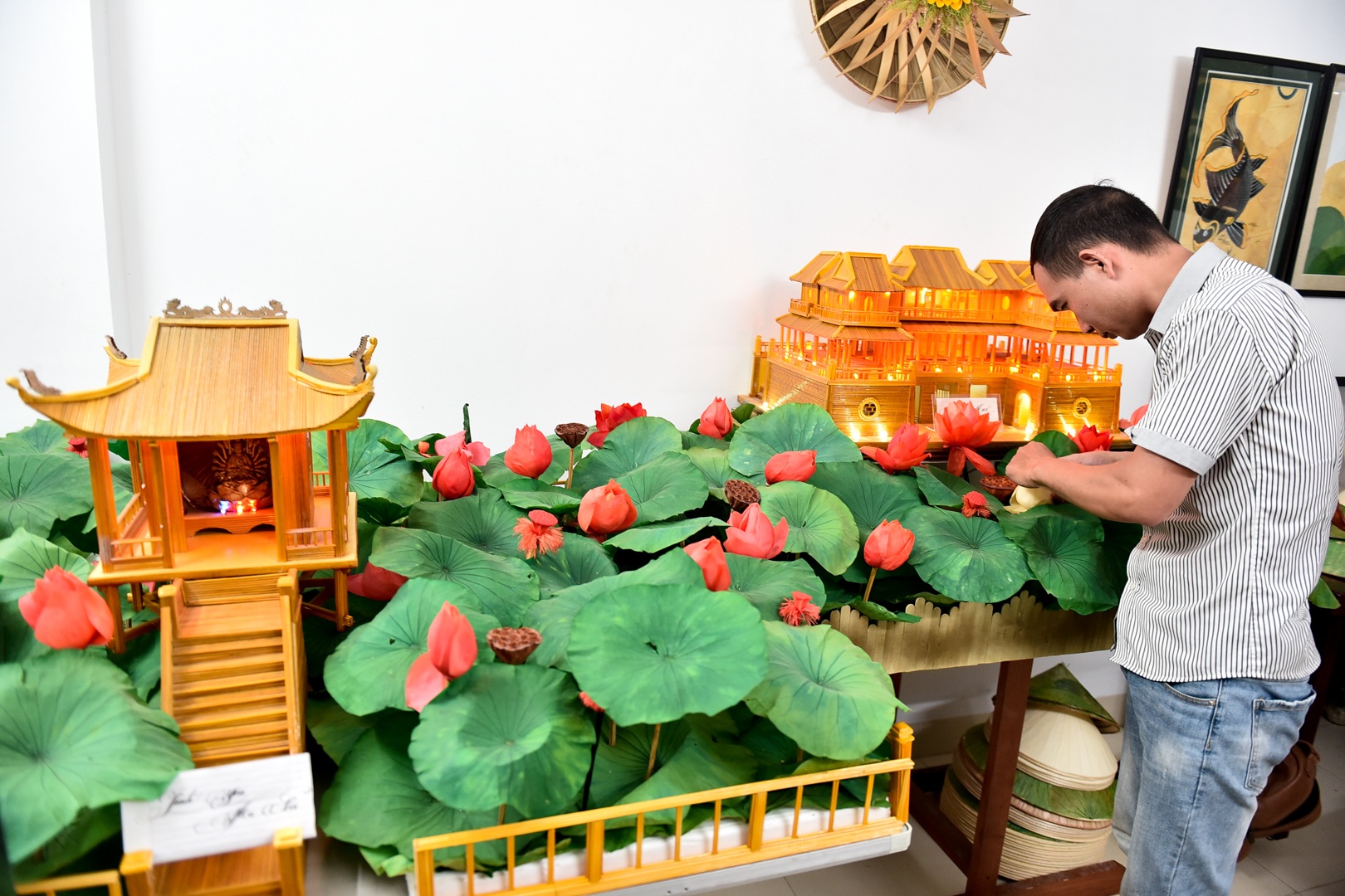 Chàng trai 8x bỏ công việc ngàn đô và hành trình đi tìm hoa sen “bất tử” - 19 Chàng trai 8x bỏ công việc ngàn đô và hành trình đi tìm hoa sen “bất tử” - 19