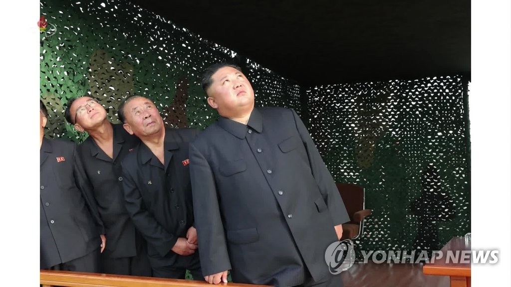Ông Kim Jong-un tươi cười thị sát vụ thử vũ khí “khủng” của Triều Tiên