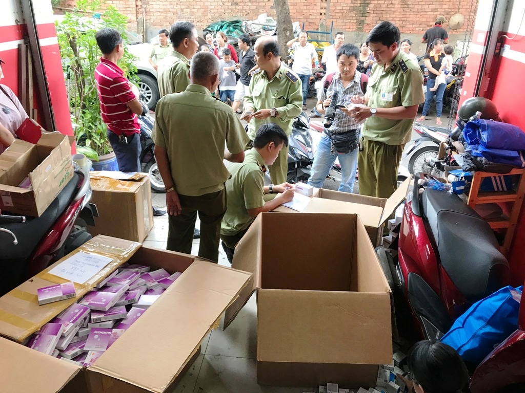 Phát hiện lô thuốc tân dược rất lớn nghi nhập lậu trị giá hơn 2 tỷ đồng - 1 Phát hiện lô thuốc tân dược rất lớn nghi nhập lậu trị giá hơn 2 tỷ đồng - 1