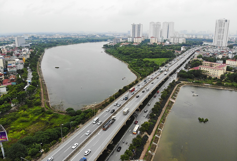 Toàn cảnh giao thông qua hồ Linh Đàm trước khi xây cầu vượt trăm tỷ - 16 Toàn cảnh giao thông qua hồ Linh Đàm trước khi xây cầu vượt trăm tỷ - 16