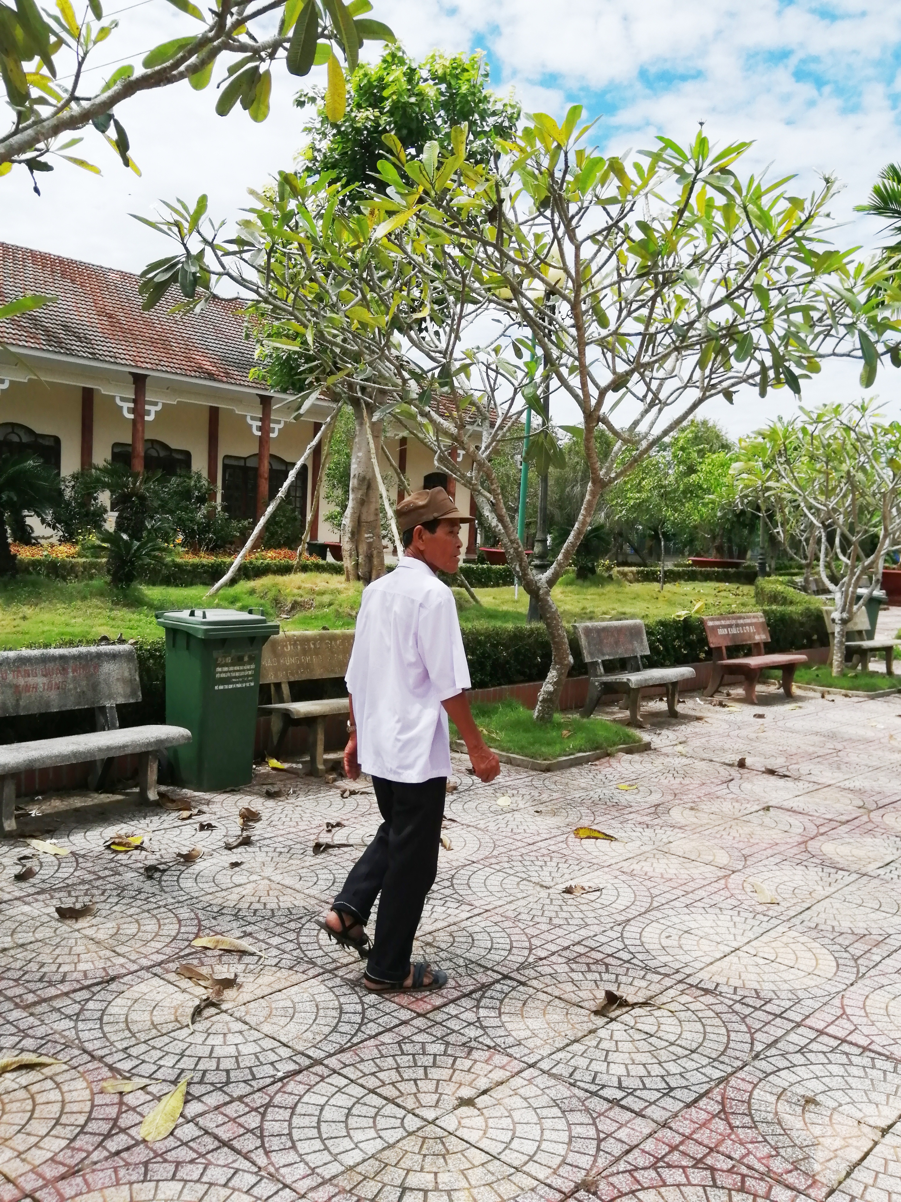 Thà hy sinh tính mạng, quyết giữ Đền thờ Bác Hồ giữa lòng địch - 2 Thà hy sinh tính mạng, quyết giữ Đền thờ Bác Hồ giữa lòng địch - 2