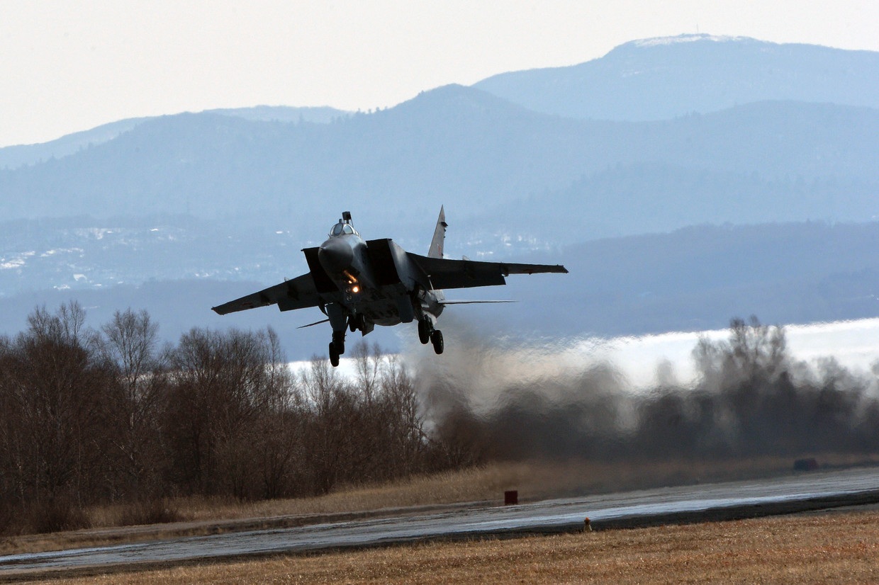 Đội tàu chiến, máy bay Nga nã “mưa” tên lửa tại vùng Viễn Đông