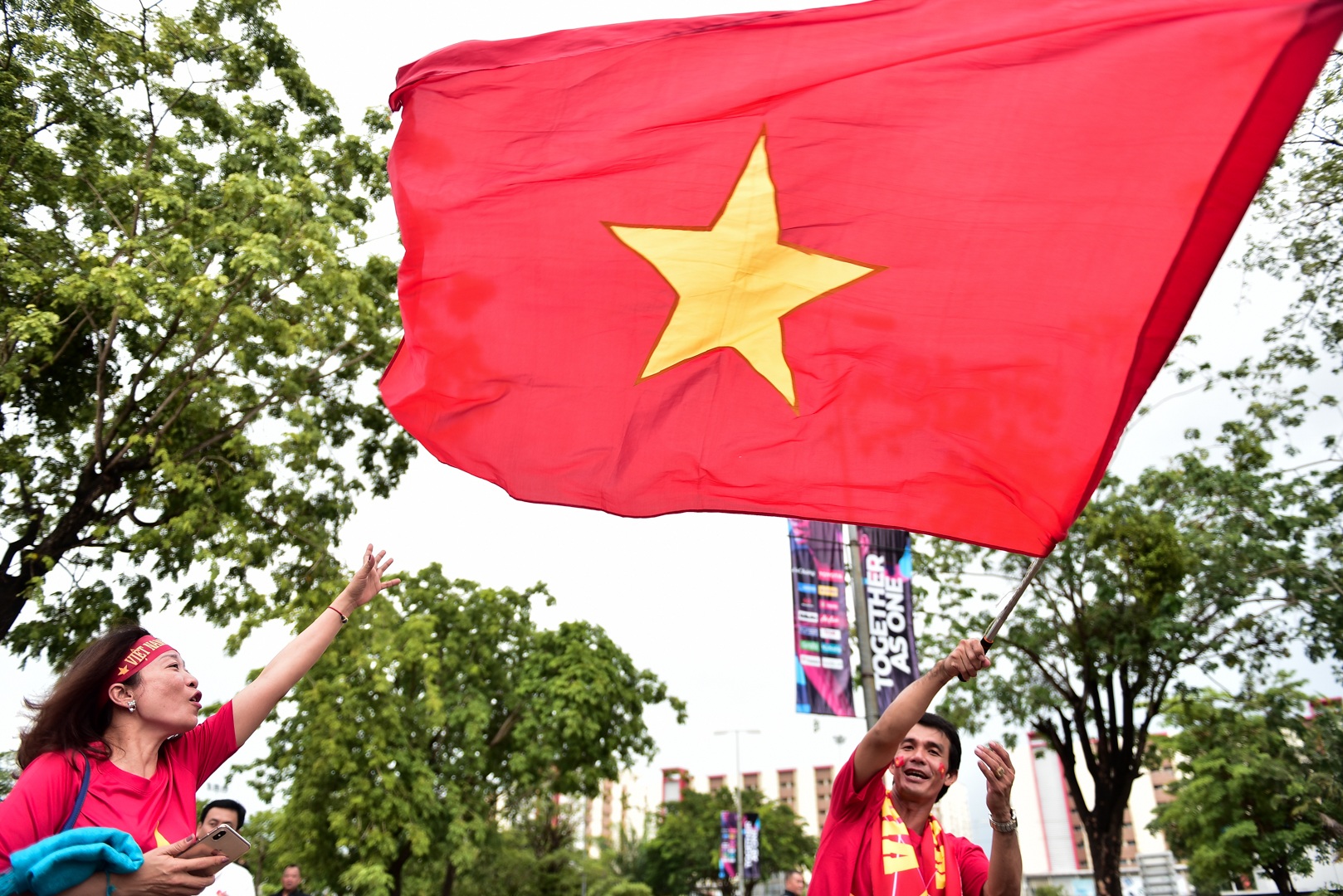 CĐV Việt Nam mang “chảo lửa Mỹ Đình” sang đất Thái Lan - 5 CĐV Việt Nam mang “chảo lửa Mỹ Đình” sang đất Thái Lan - 5