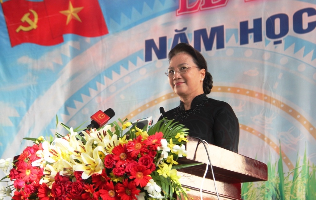 Chủ tịch Quốc hội Nguyễn Thị Kim Ngân dự khai giảng tại ngôi trường đạt chuẩn quốc gia đầu tiên ở miền Tây - 5