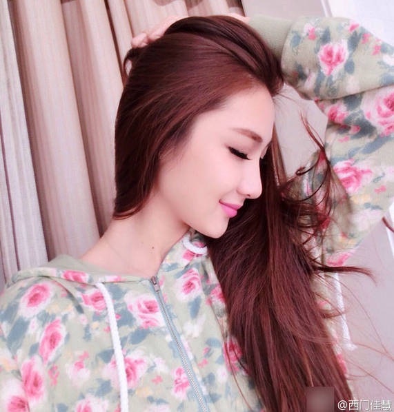 Vẻ đẹp gây "bão” mạng của nữ quân nhân Trung Quốc từng là người mẫu nội y