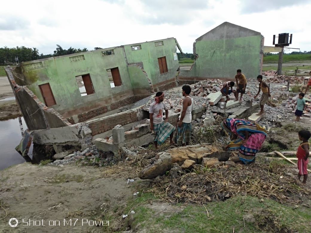 Câu chuyện xúc động đằng sau lớp học “màn trời, chiếu đất” ở Ấn Độ