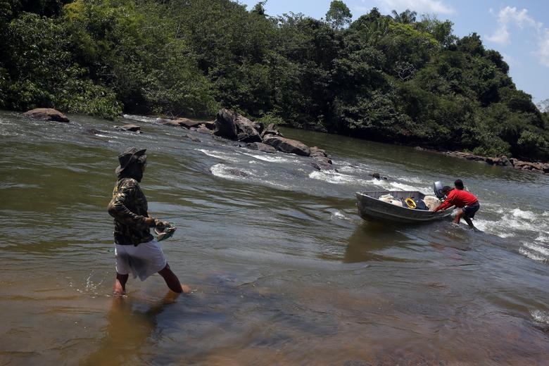 Thảm cảnh của thổ dân rừng Amazon khi “lá phổi xanh” ngày càng teo nhỏ