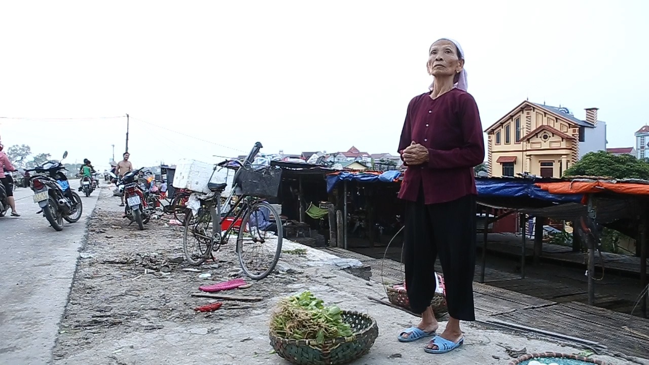 Đi chợ quê có các bà nhuộm răng đen - 10 Đi chợ quê có các bà nhuộm răng đen - 10