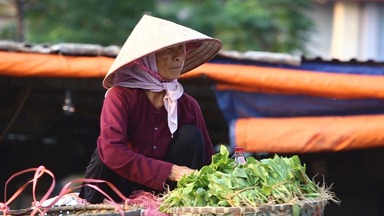 Đi chợ quê có các bà nhuộm răng đen - 3 Đi chợ quê có các bà nhuộm răng đen - 3