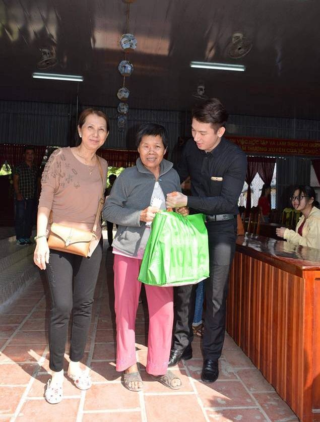 Bác sĩ 9X điển trai chọn chuyên khoa hiếm muộn làm sự nghiệp - 6 Bác sĩ 9X điển trai chọn chuyên khoa hiếm muộn làm sự nghiệp - 6