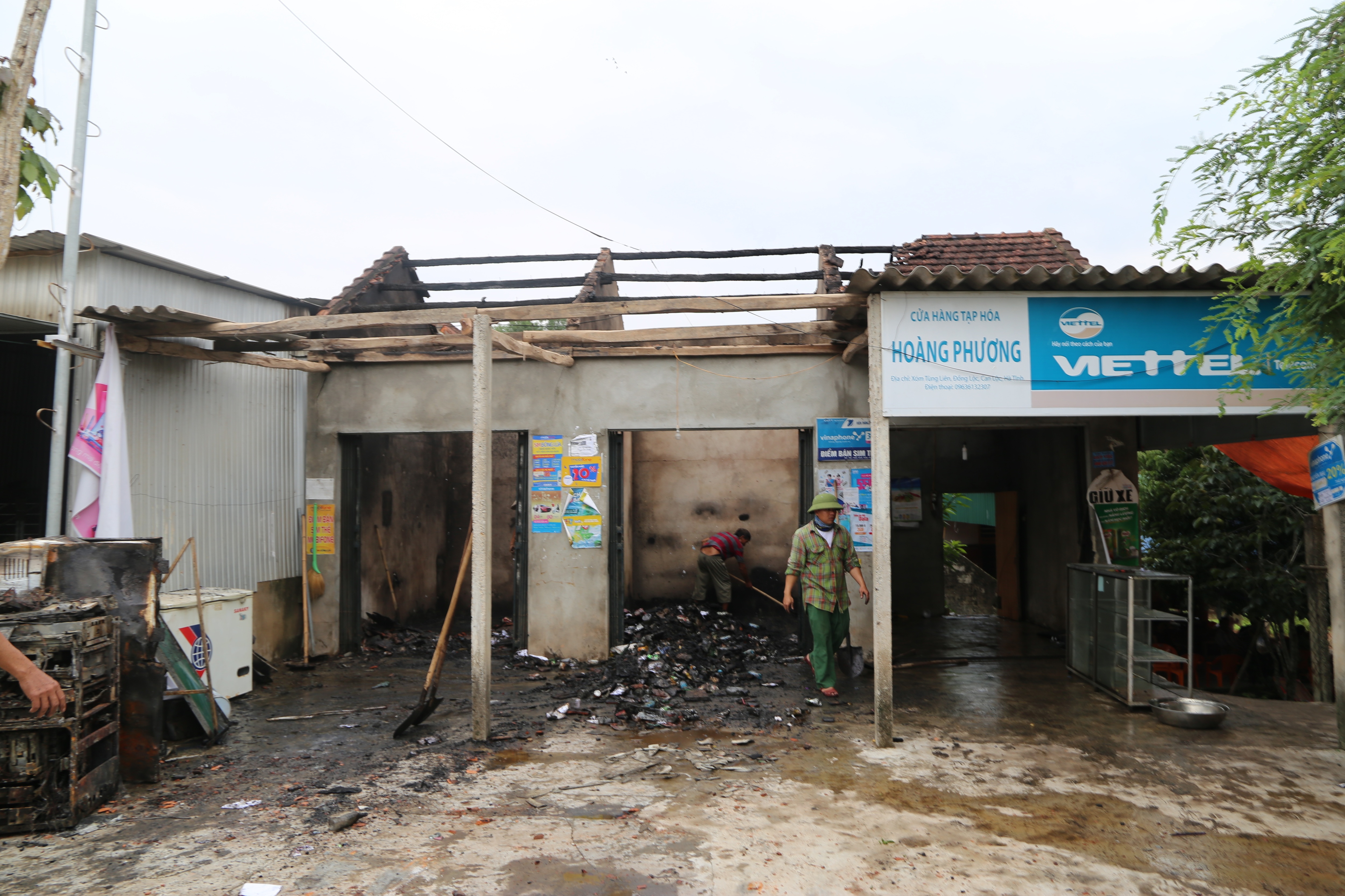 Nghi nổ trạm biến áp, hàng loạt tài sản bị cháy trong đêm - 1 Nghi nổ trạm biến áp, hàng loạt tài sản bị cháy trong đêm - 1
