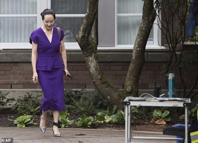 “Công chúa” Huawei đeo vòng định vị tới tòa Canada