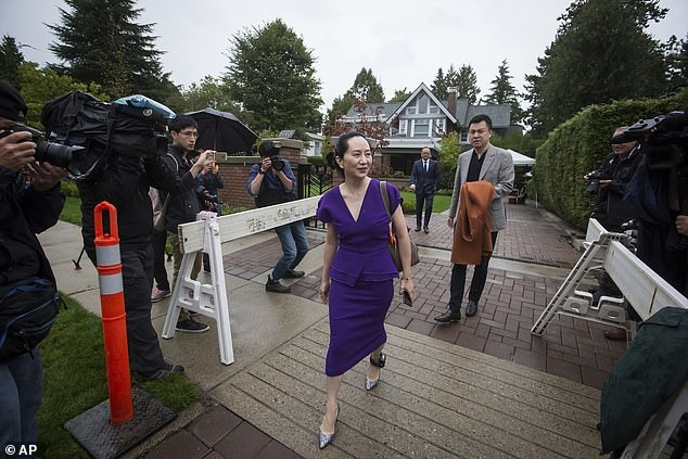 “Công chúa” Huawei đeo vòng định vị tới tòa Canada