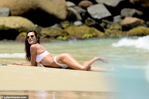 Alessandra Ambrosio tình tứ bên bạn trai - Ảnh 6. Alessandra Ambrosio tình tứ bên bạn trai - Ảnh 6.
