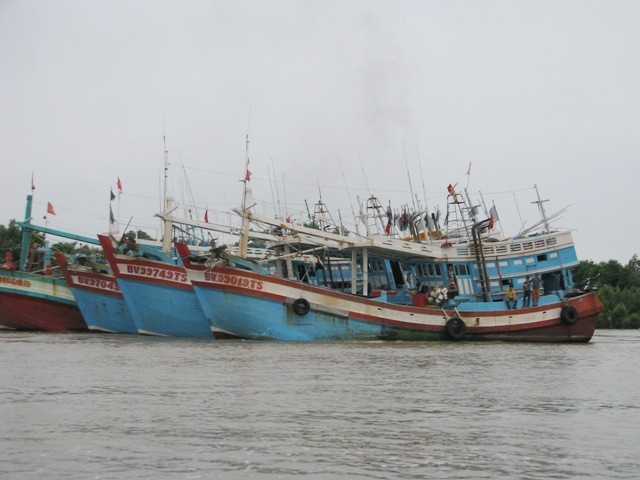 Cấm biển đề phòng áp thấp nhiệt đới - 1 Cà Mau cấm tàu thuyền ra biển hoạt động từ 12h ngày 1/1.