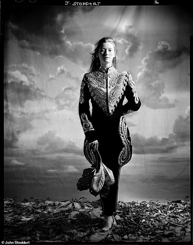 Vẻ đẹp như tượng của các ngôi sao trước khi nổi tiếng - Ảnh 11. Vẻ đẹp như tượng của các ngôi sao trước khi nổi tiếng - Ảnh 11.